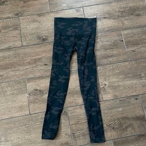 Spanx Look at me Now! Seamless Camo Leggings